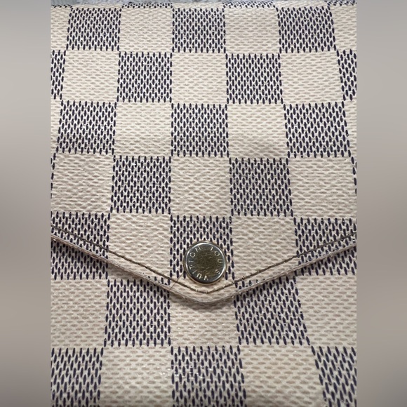 SOLD 🎉Louis Vuitton Felicie Pochette - Picture 9 of 11